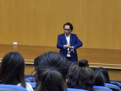 江安處長與同學們介紹智崴資訊圖片