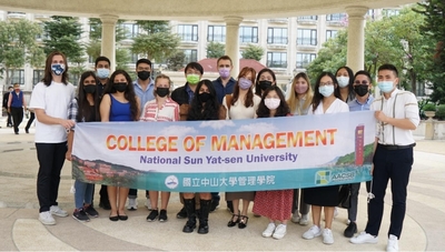 Group photo at E-DA Royal Hotel with prof. Sher and prof. KimImage