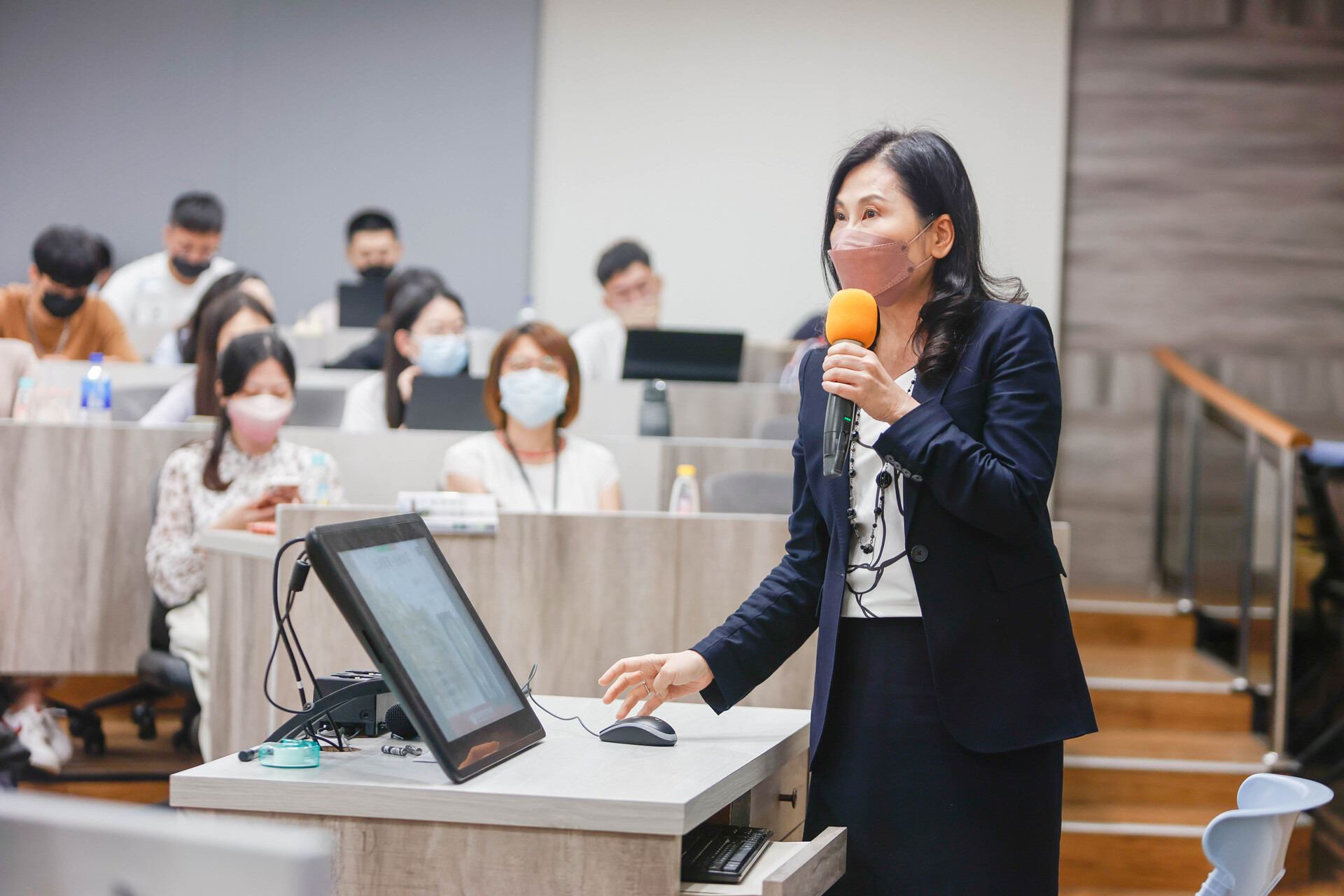 企業簡報圖片