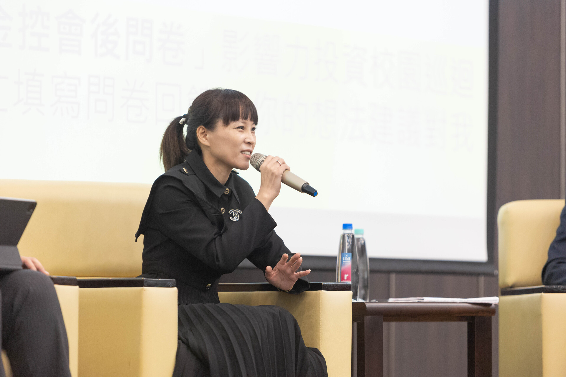 欣亞數位股份有限公司魏碧芬董事長分享公司於全台各地青少年中途之家建置電腦教室的經歷圖片