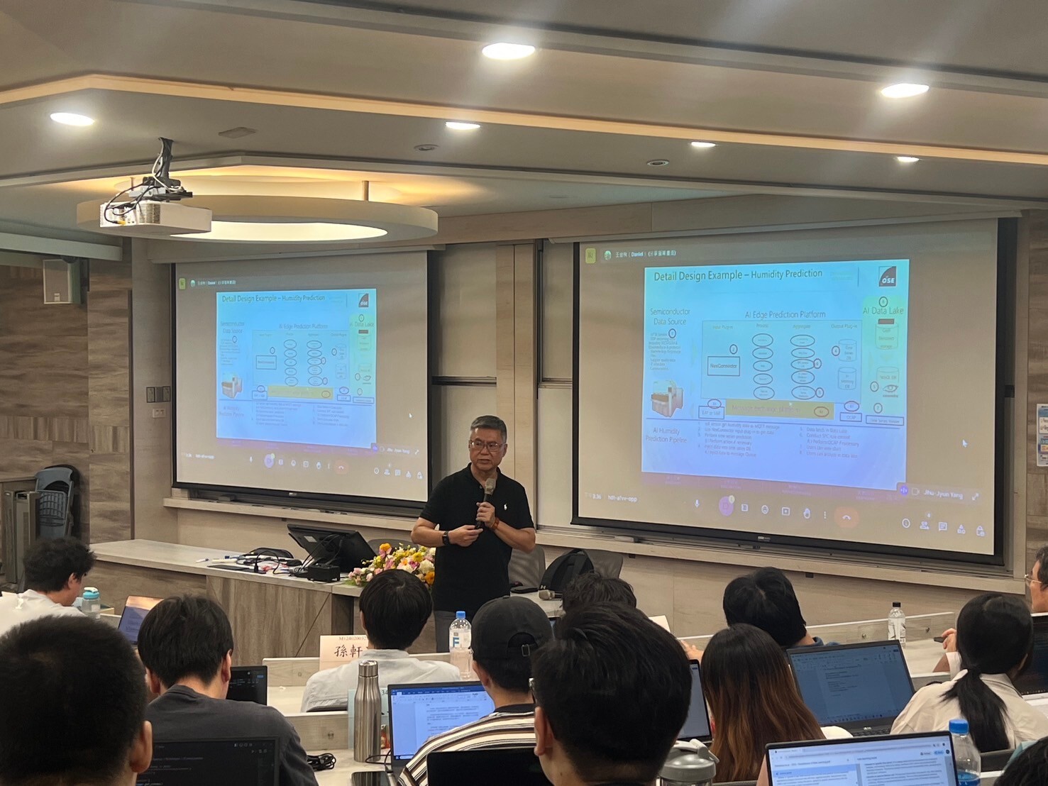 學生認真聆聽華泰電子王金秋副總演講圖片