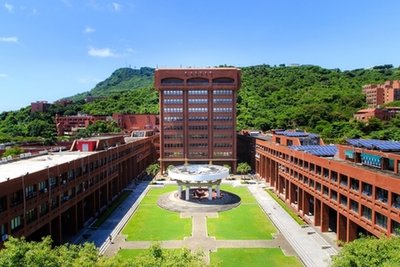 在「新興重點研究群」的支持下，中山的「環境與生態」學門於2020年首度進入全球頂尖學術指標查詢—ESI資料庫（Essential Science Indicators），被引用次數進入全球前1%，表現亮眼(中山大學提供)圖片