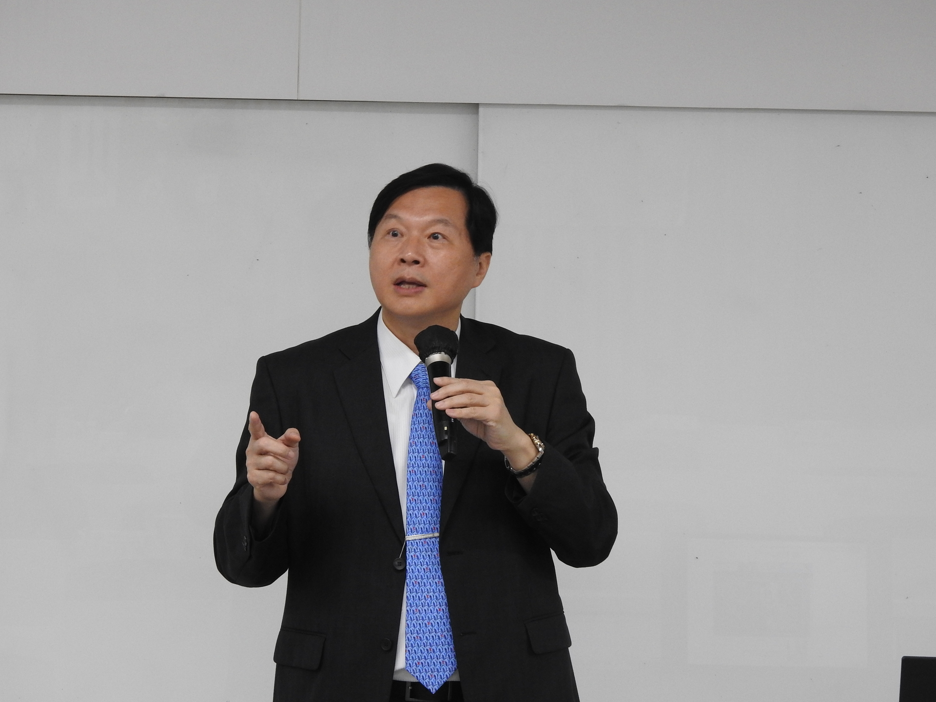 |藝群醫學美容集團|王正坤 董事長:策略管理與企業戰略資源-以藝群醫學美容集團開設20家診所為例圖片