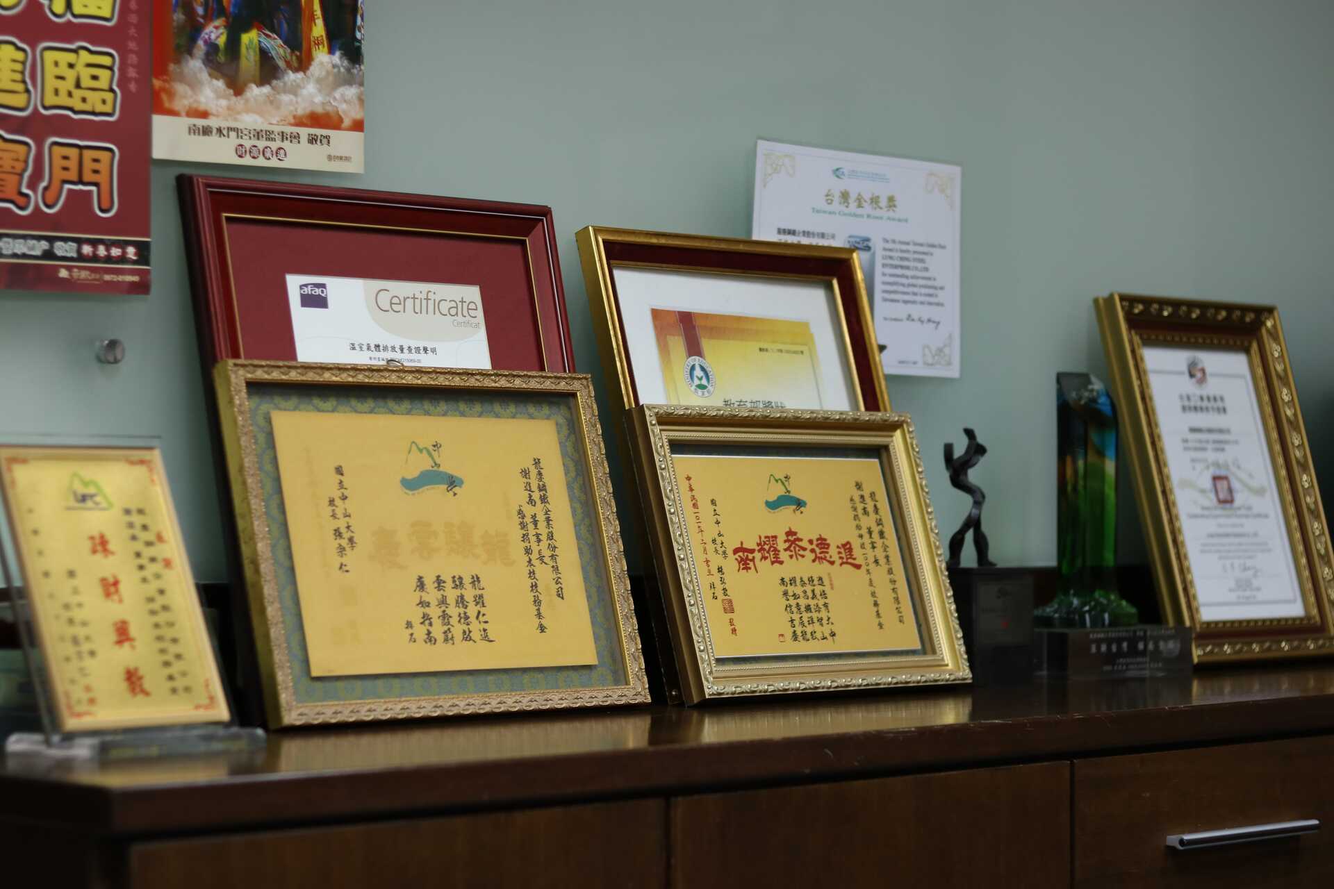 龍慶鋼鐵謝進南畢業20年情不斷 首位中山校友獲頒名譽博士學位圖片