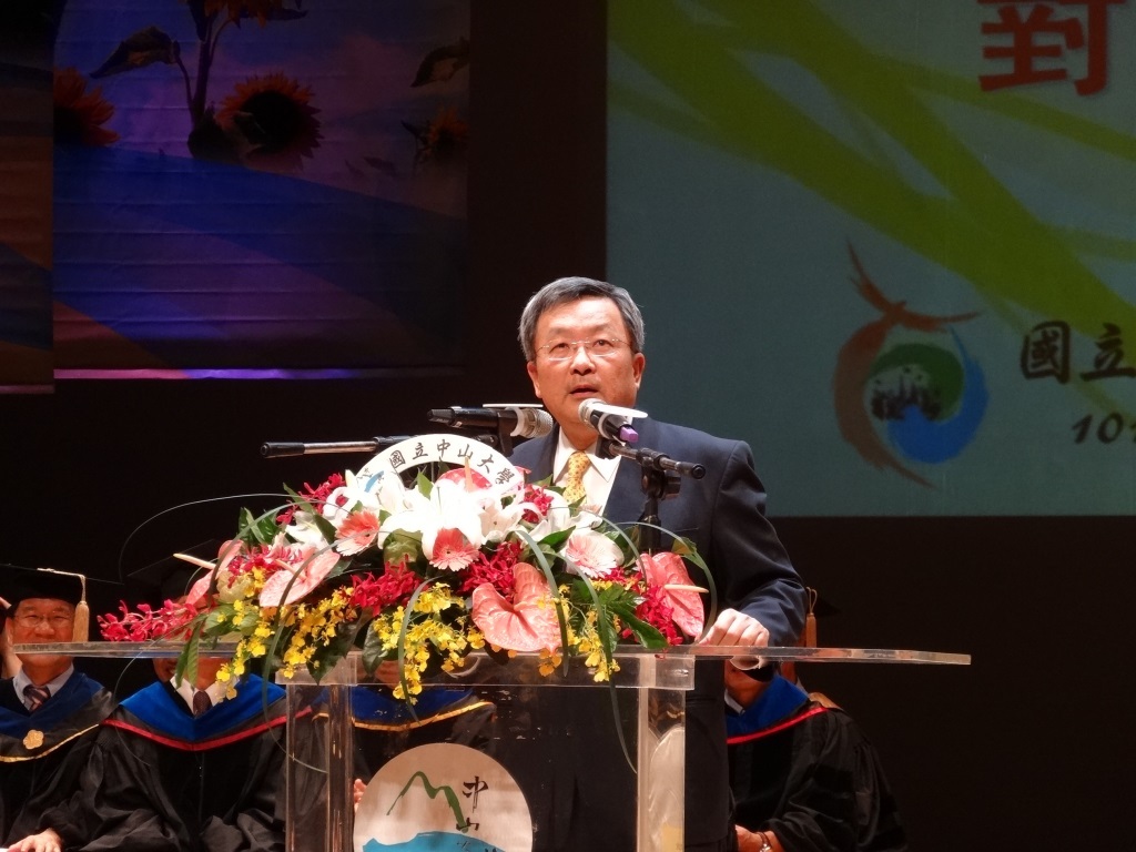 龍慶鋼鐵謝進南畢業20年情不斷 首位中山校友獲頒名譽博士學位圖片