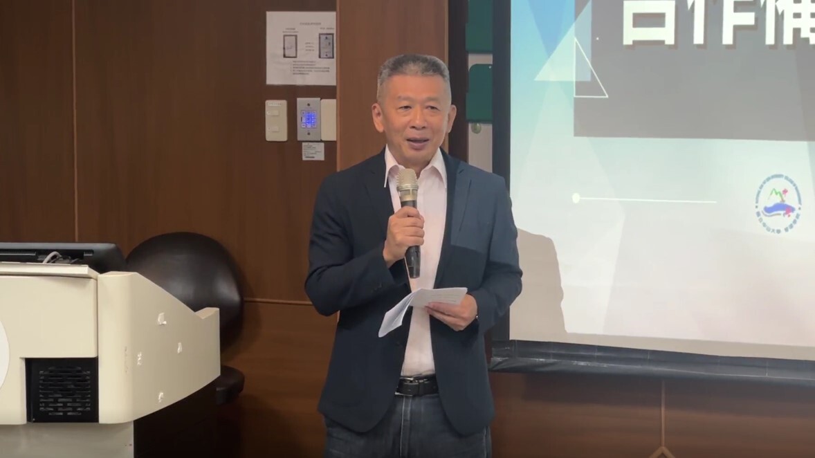 國立中山大學產學合創計畫主持人郭瑞坤教授致詞，透過簽署儀式共推促進地方發展，感謝企業們協力促進地方共好共榮。圖片