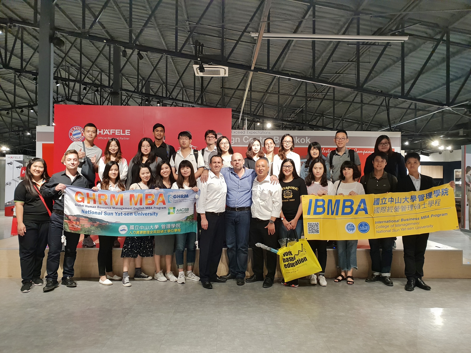 於德國海福樂五金集團合影圖片