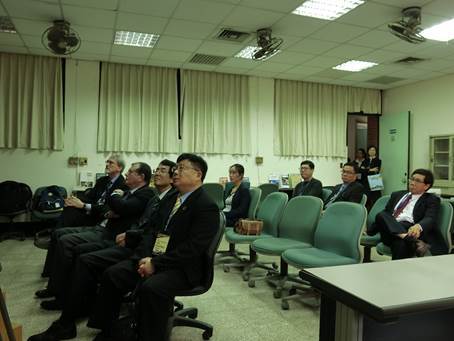 AACSB實地訪評花絮--楊碩英老師示範應用「系統思考與組織學習教室」及研究突破圖片