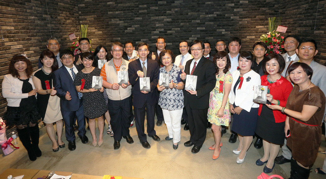 中山大學 E17 12位CEO 共同出書傳承創業經驗。記者劉學聖／攝影2圖片