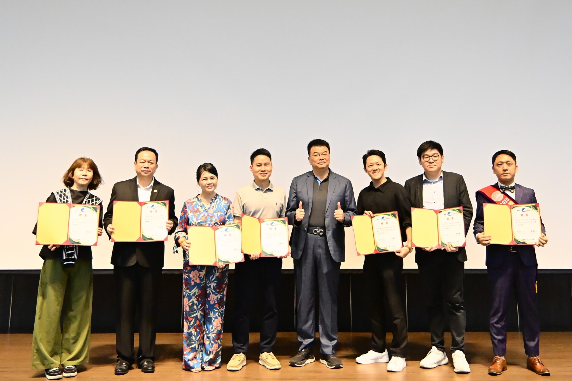 院校友會會長交接儀式頒發幹部聘書圖片