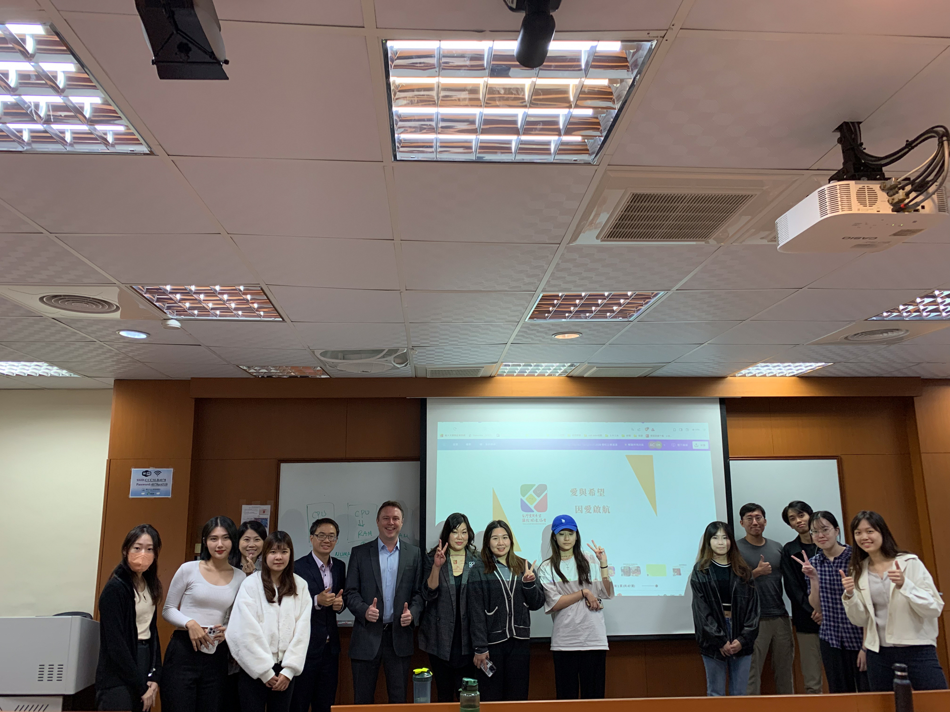 台灣愛與希望國際關懷協會鄧馨庭執行長演講圖片