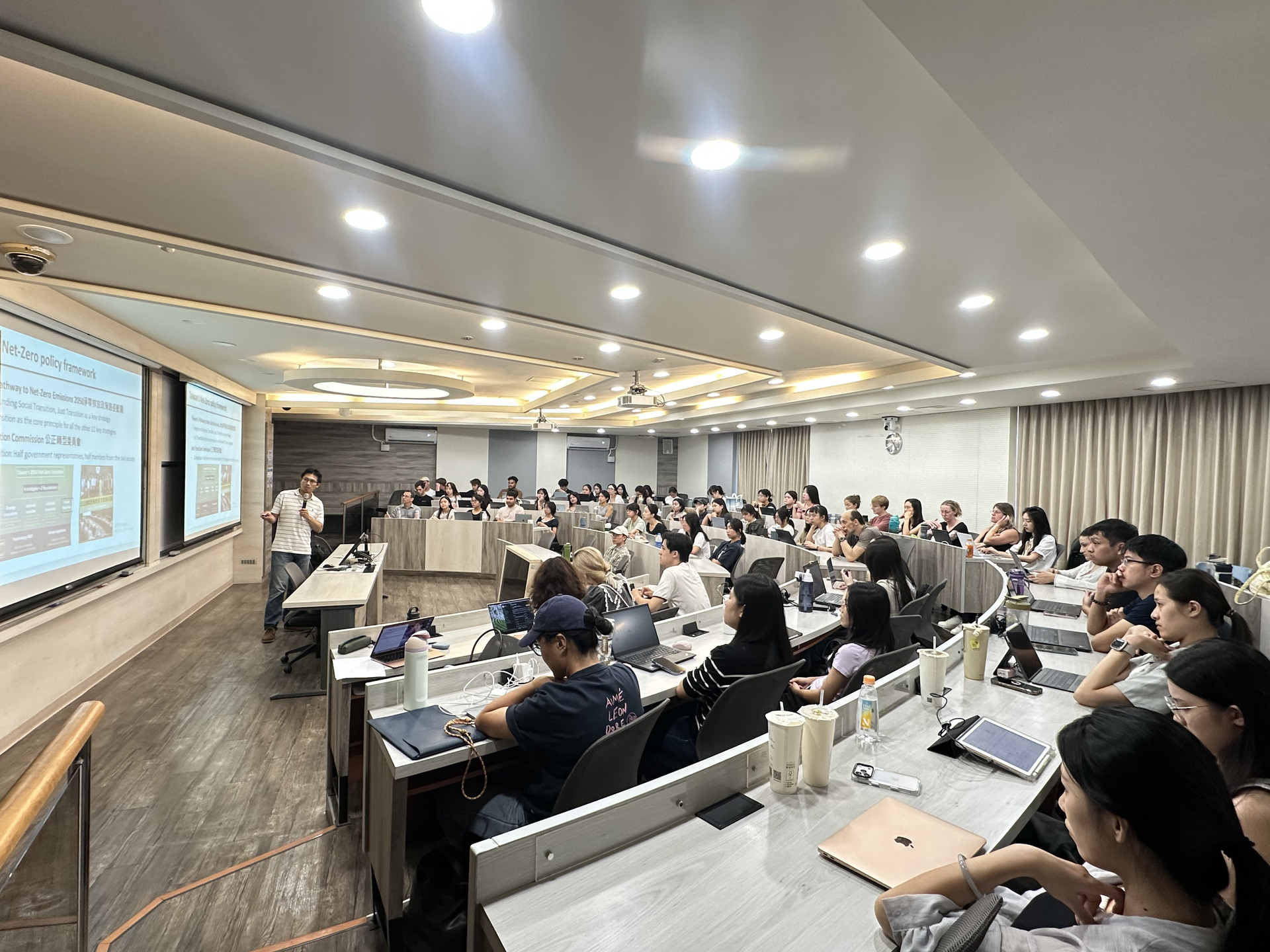 Prof.Li discussed Taiwan's net-zero policyImage