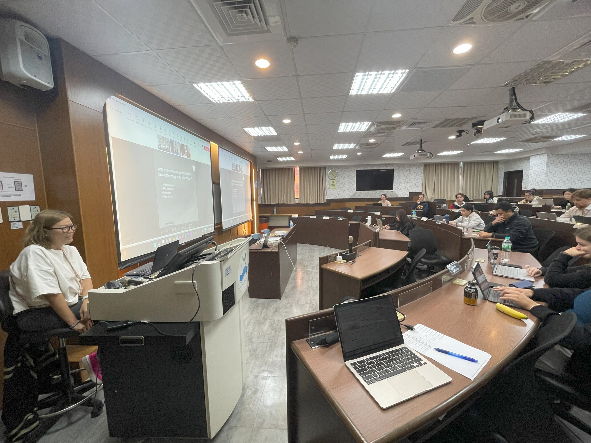 課堂上課畫面圖片