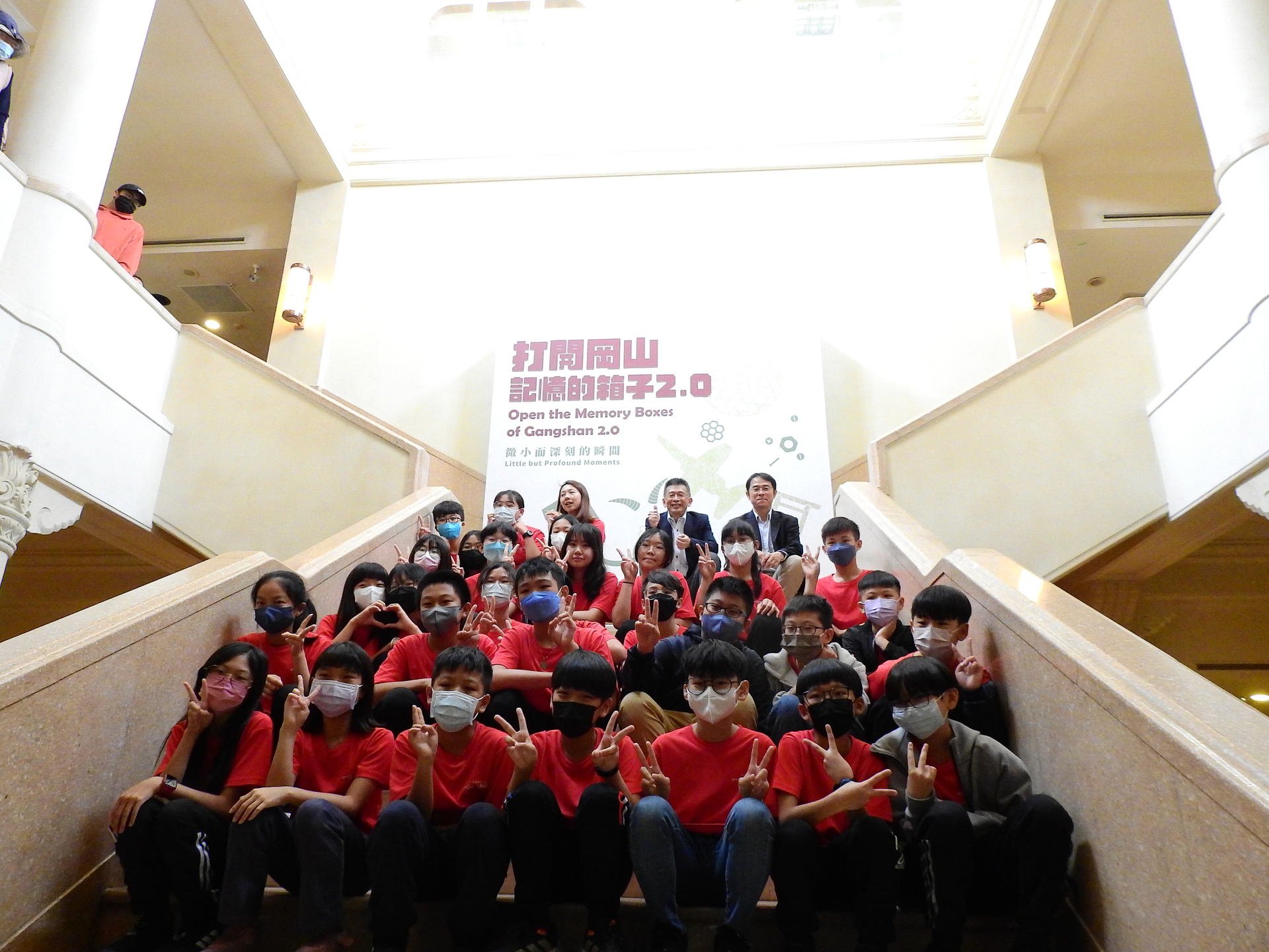 壽天國小同學們與參與計劃的團隊合影