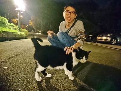 謝旭昇於新竹湖口金獅寺外圖片