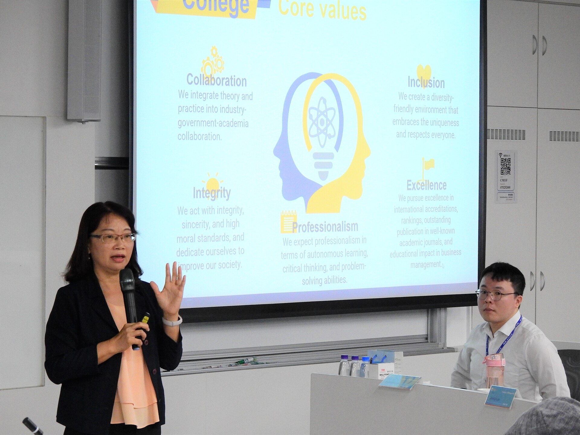Prof. Shu-Chuan Jennifer Yeh, Dean of the College of Management presents to the board members