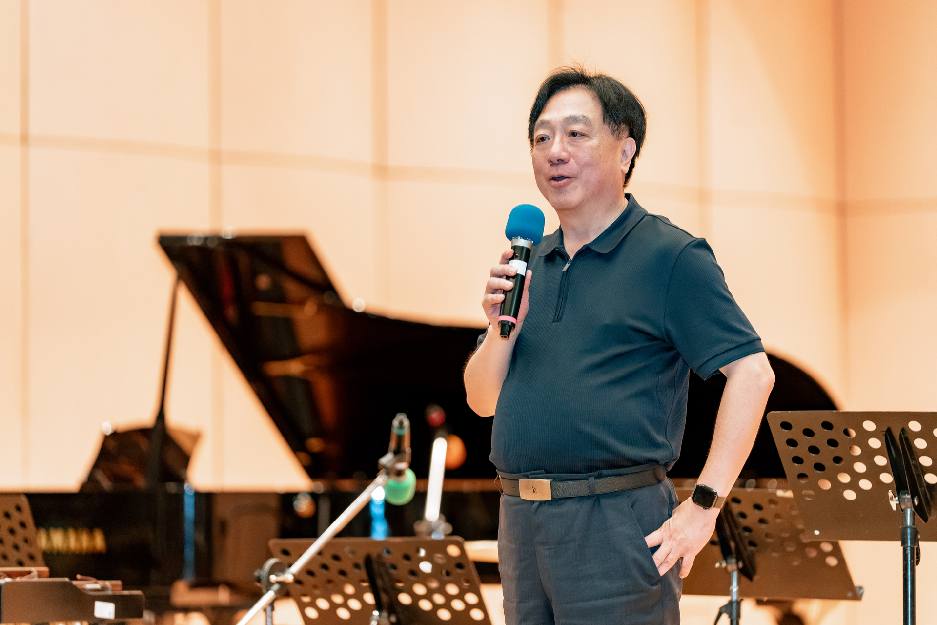 雷科董事長鄭再興分享雷科38年來的成長歷程，感謝中山管院USR攜手企業持續向前。圖片