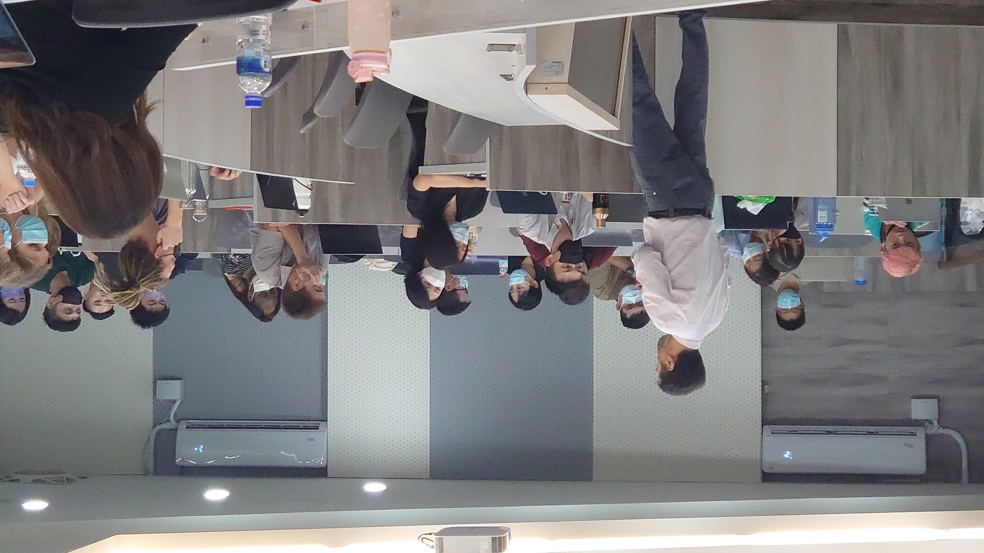 Dr Peter Yuen interacting with the studentsImage