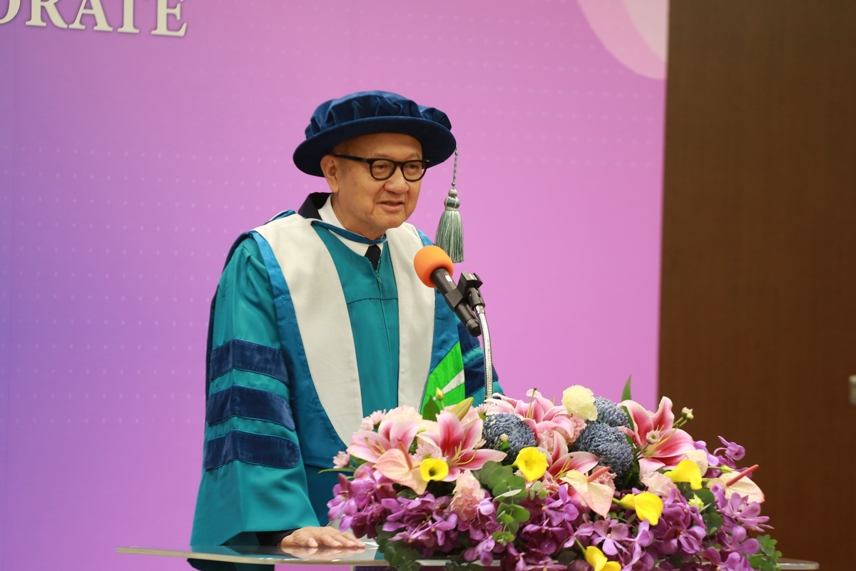 國巨集團董事長陳泰銘27日獲頒中山大學名譽管理學博士。圖片