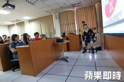 中山大學老師王致遠昨重回校園教書。楊適吾攝圖片