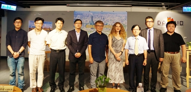 都發局舉辦「智慧城市實證規劃」研討會，產官學與英國學者齊聚，擘畫高雄智慧城市發展願景。（高市都發局提供）圖片