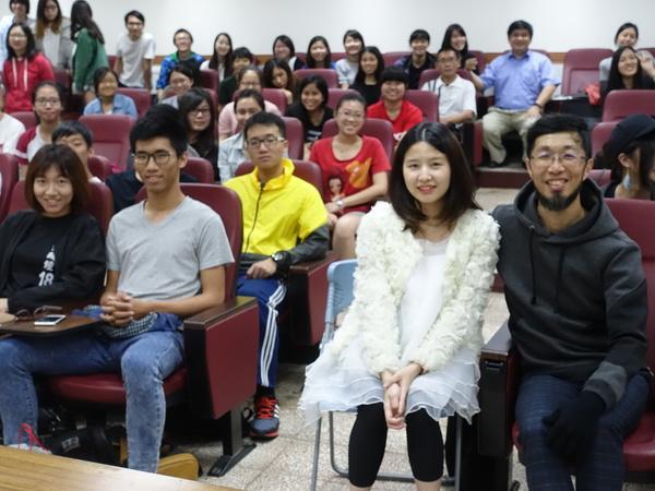 沙畫大師莊明達 與中山學子聊創新美學（中山新聞）圖片