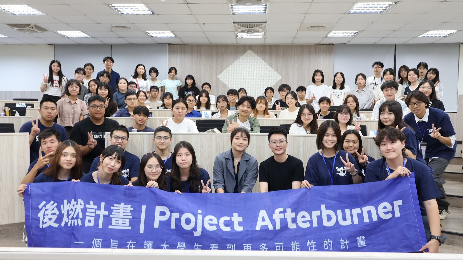 【職涯】2025 後燃計畫|把世界當書讀完!企管系劉宜欣學姐:用雙腳翻頁,用行動寫人生圖片