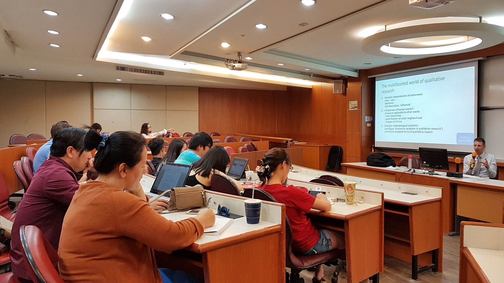 維也納經濟大學Weicht教授談質性研究方法圖片