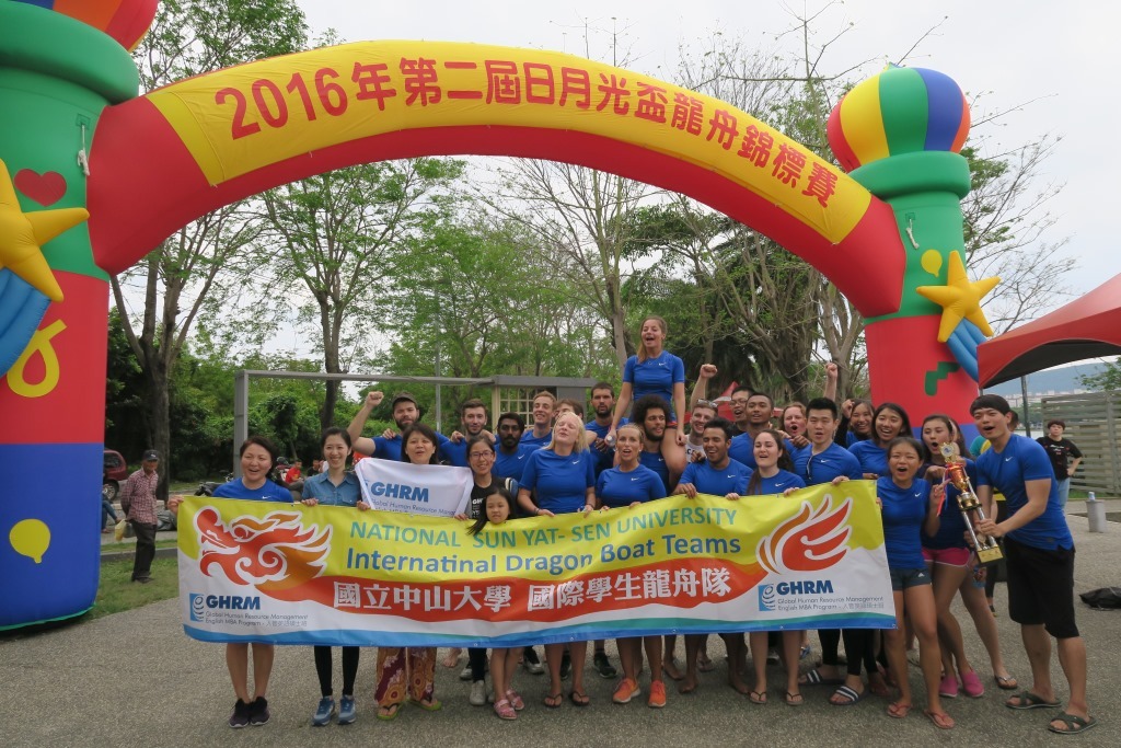中山國際龍舟隊成員來自各地圖片