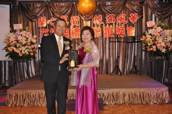 蘭心蕙質緣滿風華 中山EMBA仕女會理事長交接圖片
