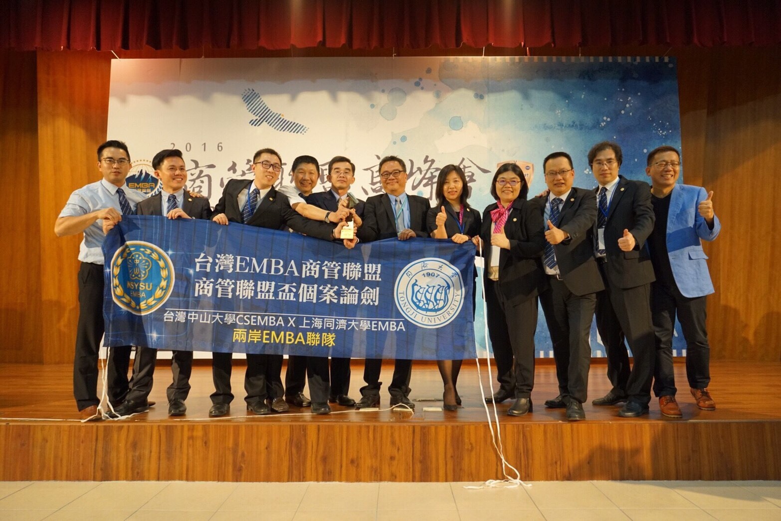 兩岸同心圓團隊與師長及去年參賽學長姊合照圖片