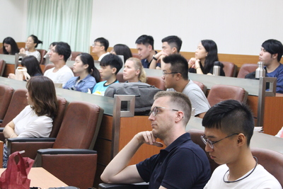 【管院】國際教師分享客座拉薩瓦納大學暑期課程經驗圖片
