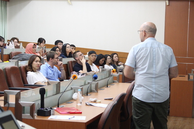 【管院】國際教師分享客座拉薩瓦納大學暑期課程經驗圖片