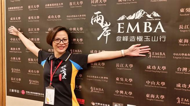 主辦此次活動的世寰管理顧問公司執行長劉凱莉說，這是兩岸企業菁英攜手走過戈壁沙漠之後的另一壯舉。（顏瑞田攝）圖片