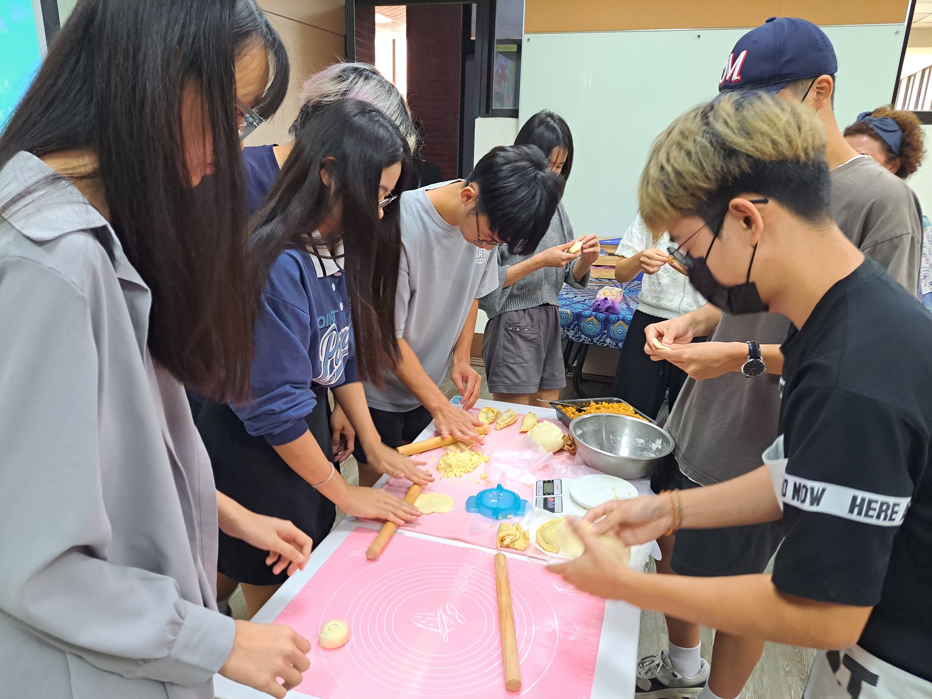 同學們分工合作，熱鬧有趣的過程使大家獲益匪淺圖片