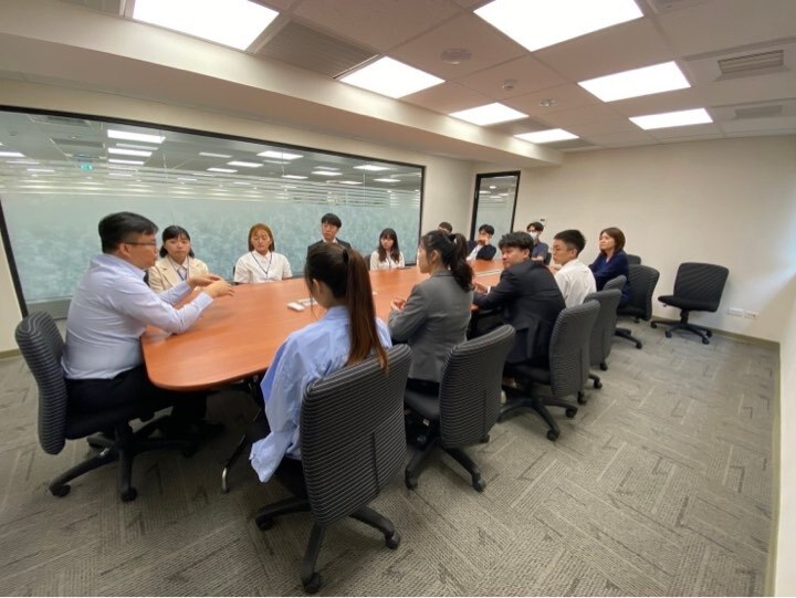 參訪永豐銀行北高雄大樓，分組參觀各部門圖片