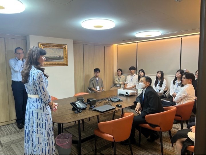 參訪永豐銀行北高雄大樓，分組參觀各部門圖片