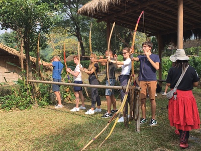 學生體驗射箭活動圖片