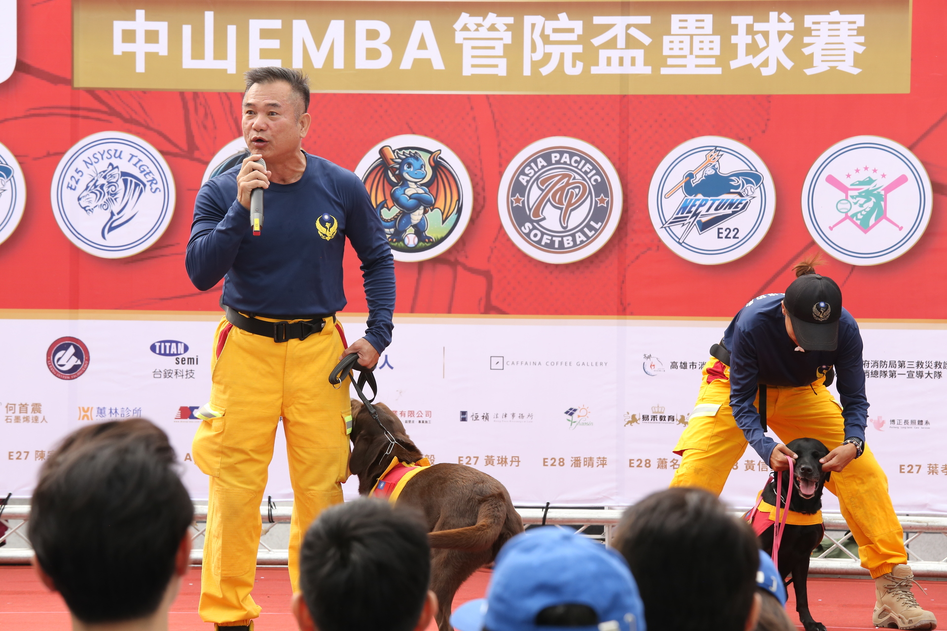 【EMBA】管院盃壘球賽展現中山 EMBA 社群能量  競賽與嘉年華共構最美團聚時刻圖片