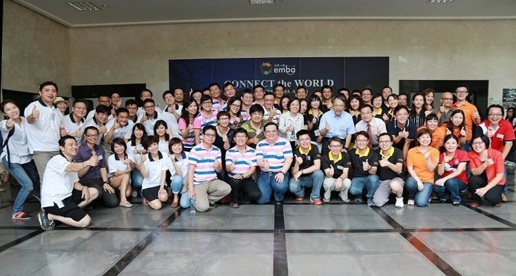 T4大學聯盟EMBA四校聯合課程移師中興大學，全體與會師長及學生共同合影。 蔣佳璘／攝影圖片