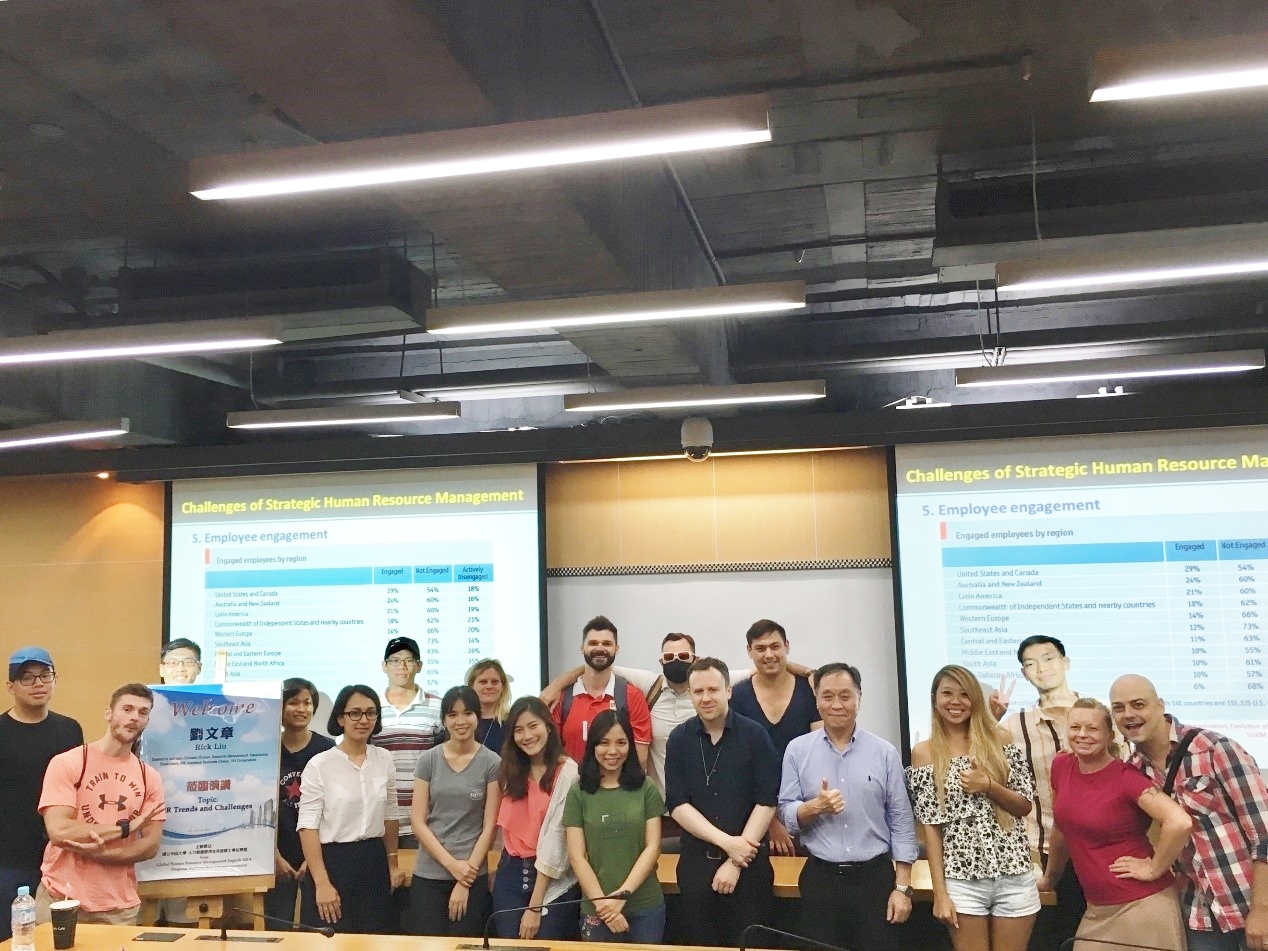 GHRM MBA邀請劉文章顧問演講合影圖片