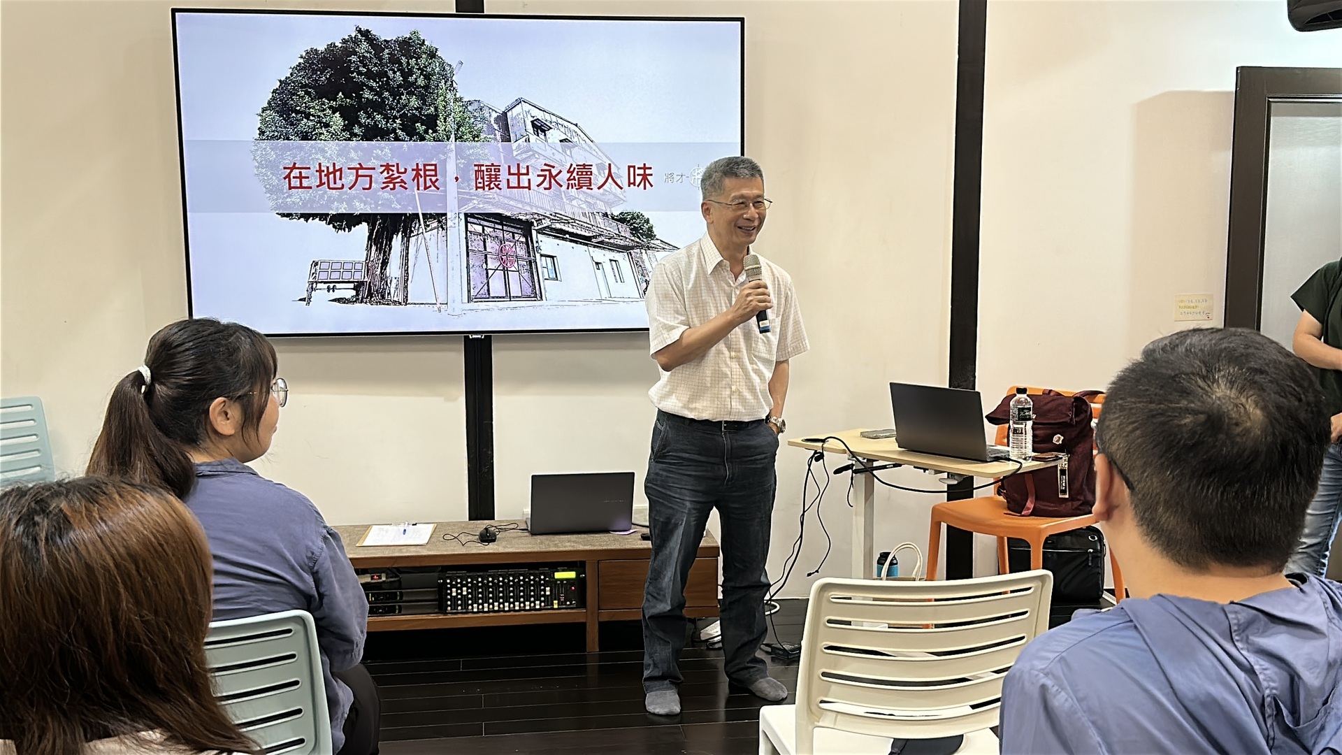 中山公事所教授郭瑞坤於活動尾聲鼓勵學生多學習不同地方創生案例