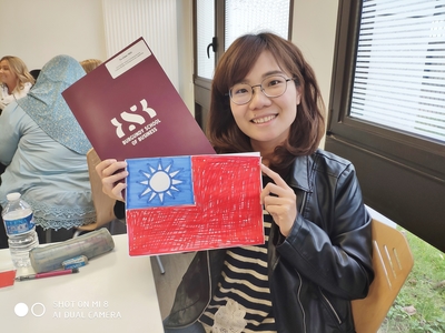 IBMBA葉侑貞繪製國旗向大家介紹台灣圖片