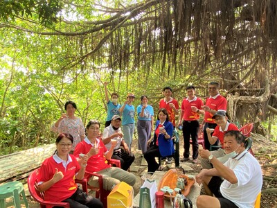 中山管院院長葉淑娟與陽光協會至柴山慰問居民圖片