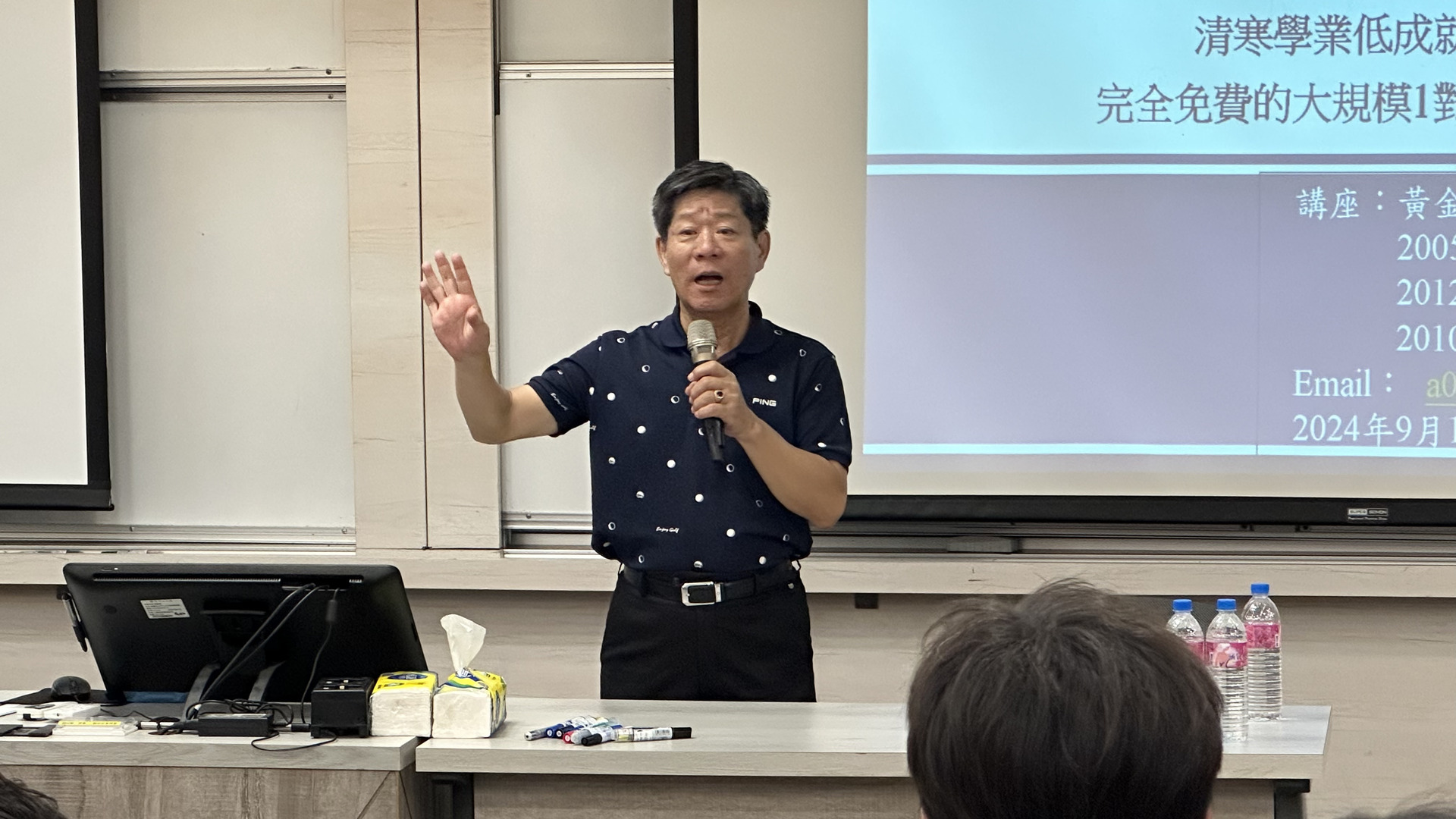 Director Jin-Shan Huang encouraged the professors, stating, "The core that deserves our utmost dedication to curating is the real lives  striving to face life's challenges."Image