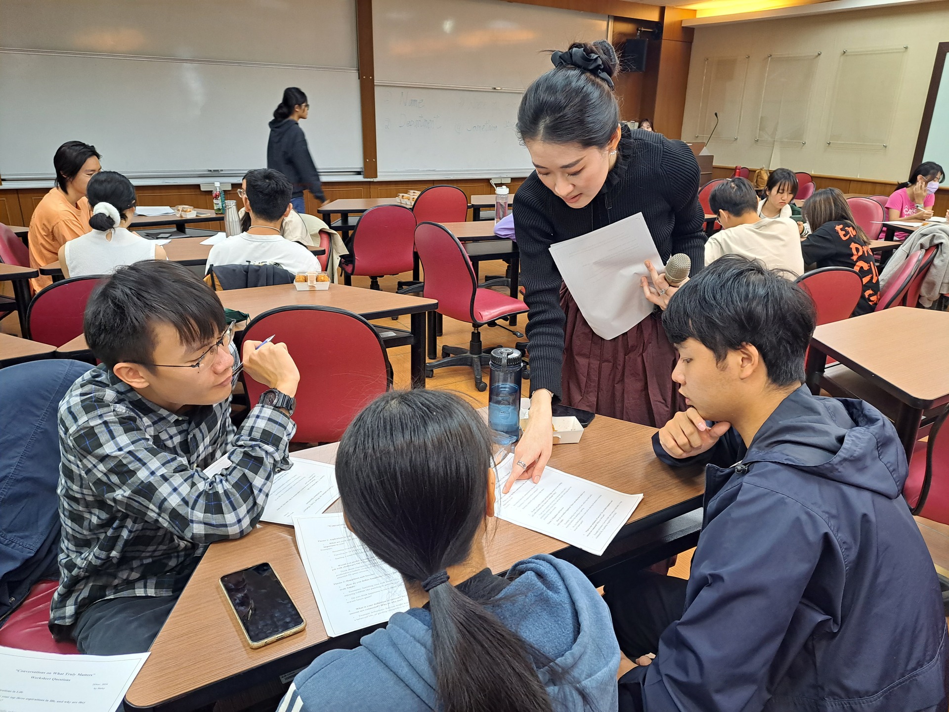 講師講解題目內容圖片