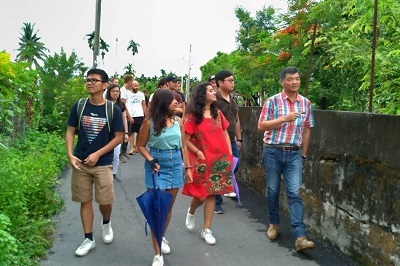 Dr. Lin led foreign students to visit Jiadong Township in Pingtung County.